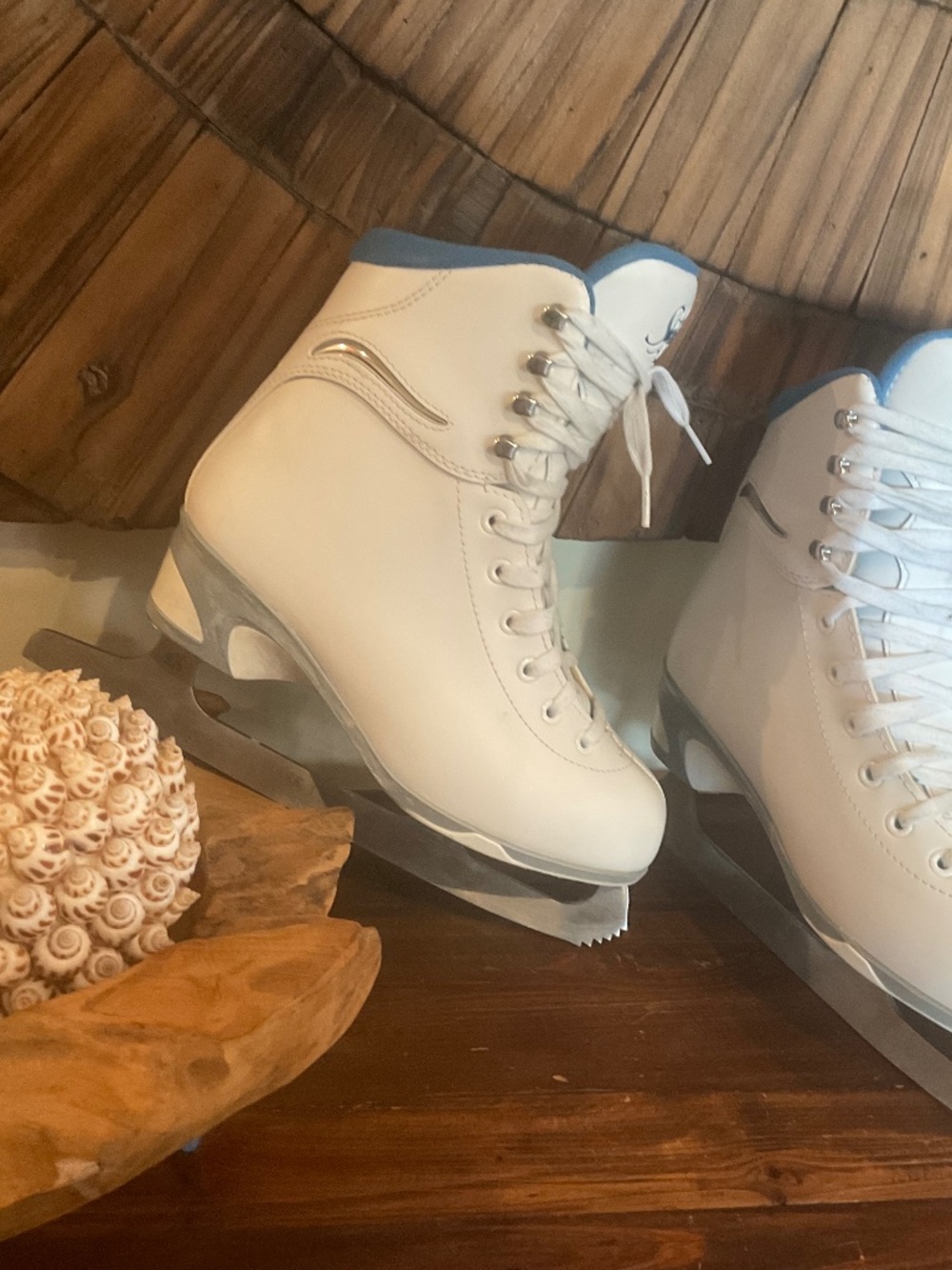Jackson Ultima Girls Soft Skate Series Figure Skates, White, Size 5